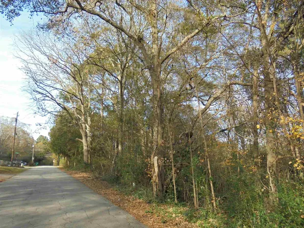 218 Chestnut St, Hartwell, GA 30643