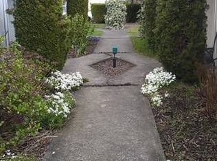 607-609 SE 208th Ave, Gresham, OR 97030