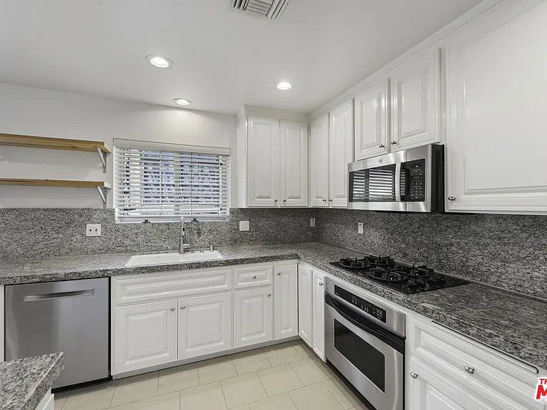 1820 Benecia Ave #402 — Photo 39