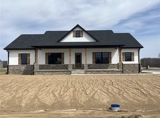 13212 Augusta National Dr, Effingham, IL 62401