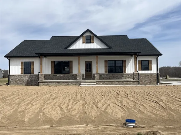 13212 Augusta National Dr, Effingham, IL 62401