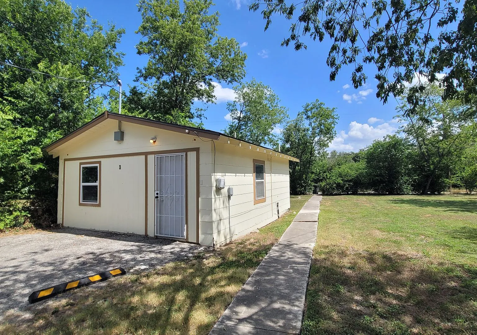 Studio, 500 sqft, $795 — Photo 3