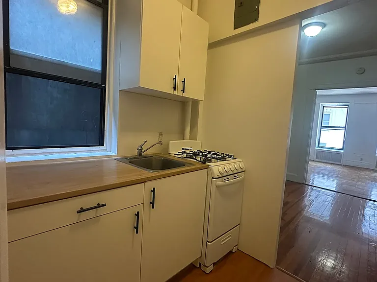 309 W 54th St #3A — Photo 10