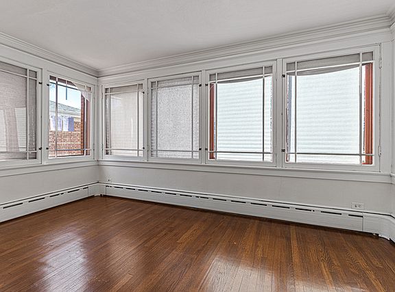 3rd image of 7560 W Touhy Ave