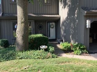 262 Rolling Wood Ln, Lake Barrington, IL 60010