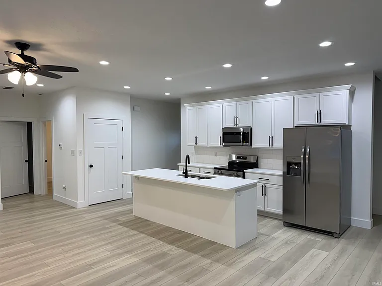 371 W Country Club Dr — Photo 5