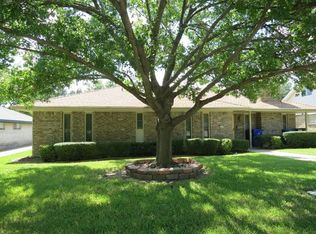 2102 Brentwood Dr, Carrollton, TX 75006
