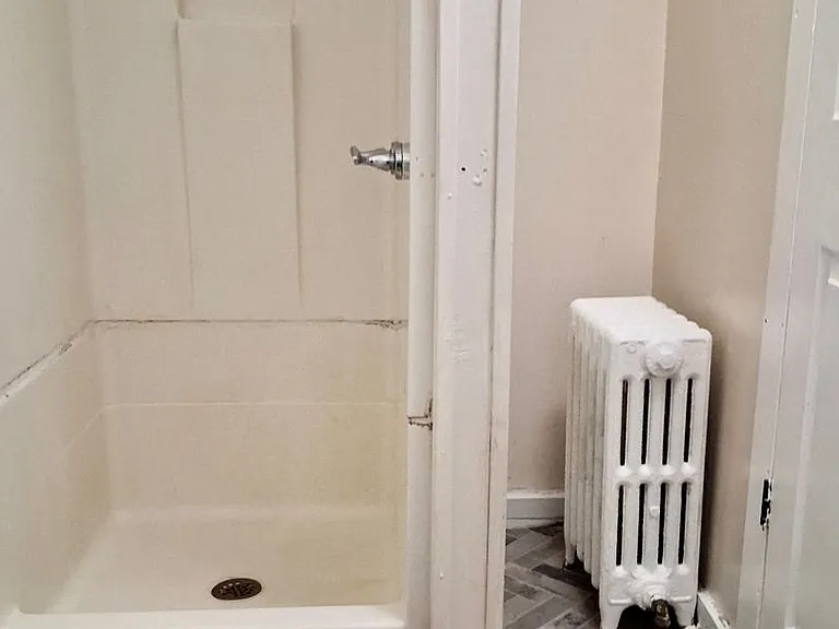 325 N laurel St — Photo 13