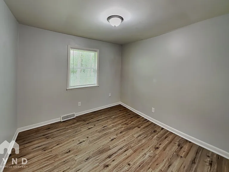 2405 Longleaf Dr — Photo 9