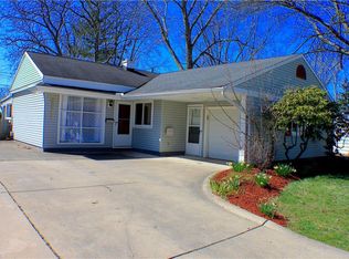 8843 Manorford Dr, Parma Heights, OH 44130