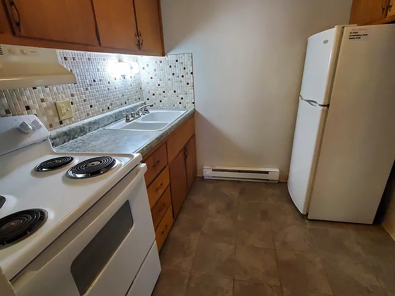 250 Rayburn Dr #2 — Photo 4