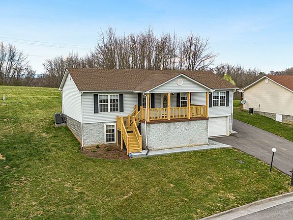 3rd image of 247 Hallock Dr