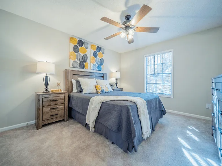 Willow Creek Apartments — Photo 11
