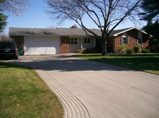 6815 Lake Dr, Grand Forks, ND 58201
