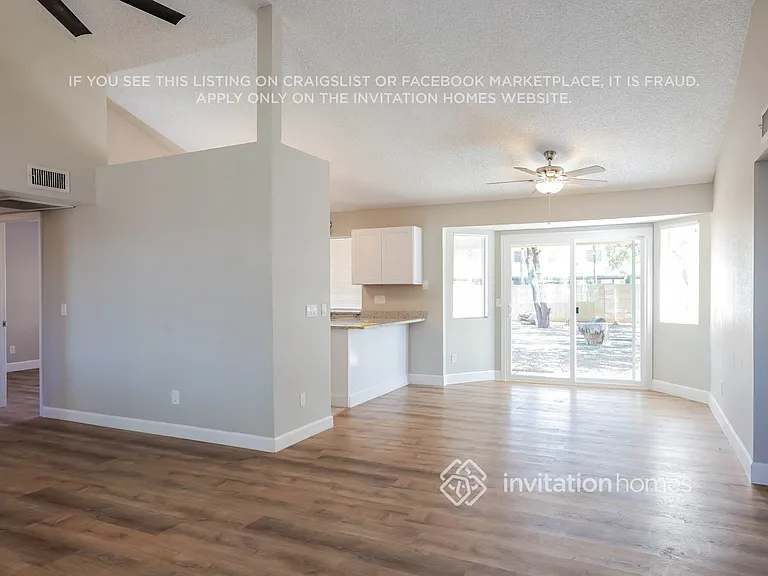 827 N Evergreen St — Photo 3