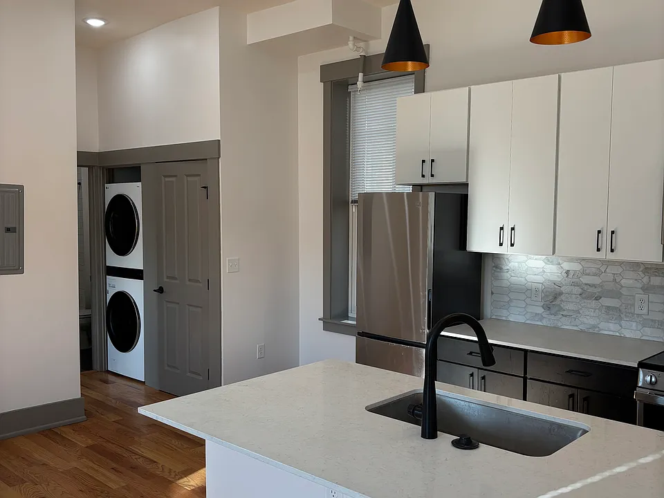 1725 Elm St #18