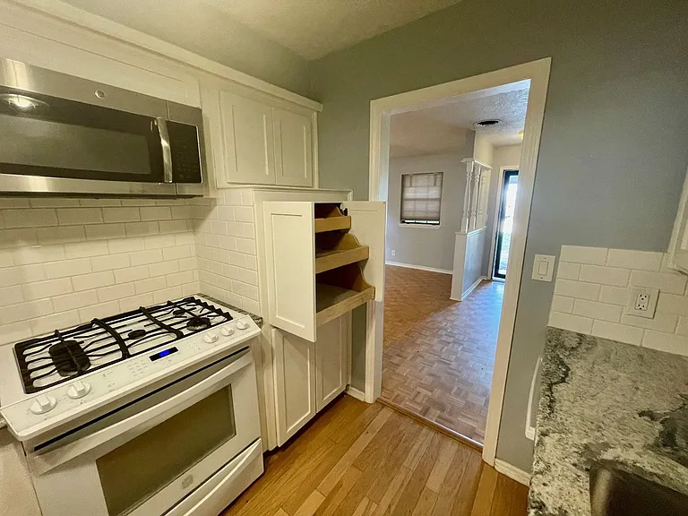 1626 Beverly Hls — Photo 4