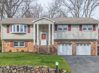 25 Roosevelt Blvd, North Caldwell, NJ 07006