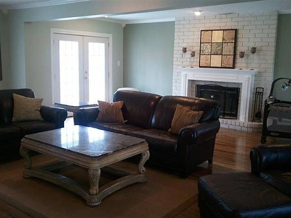 2nd image of 2562 Gladys Ave