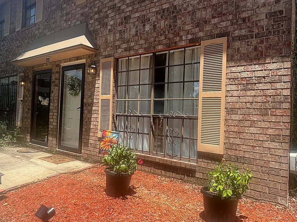 2220 E Victory Dr #5