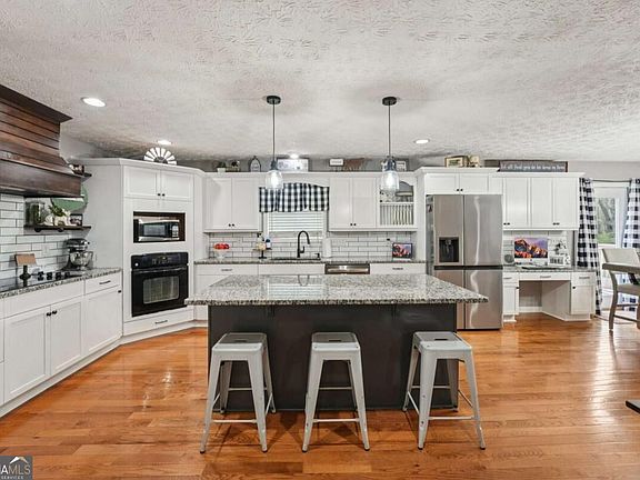 3rd image of 6471 Forsyth Dr