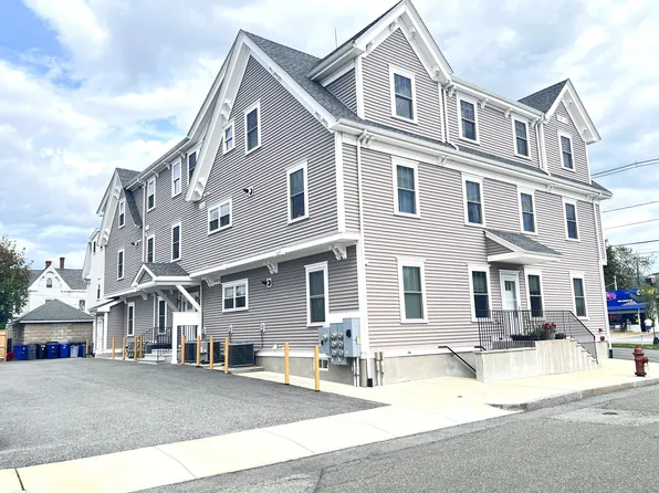 489 Main St, Stoneham, MA