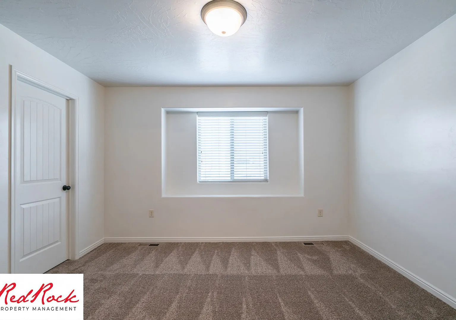 Dog Friendly! 3 Bedroom Townhome — Photo 3