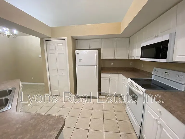2251 SW 4th St — Photo 9