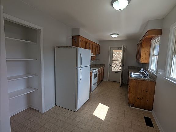 4th image of 111 Dove Road