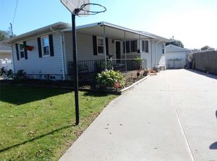 425 9th St, West Babylon, NY 11704