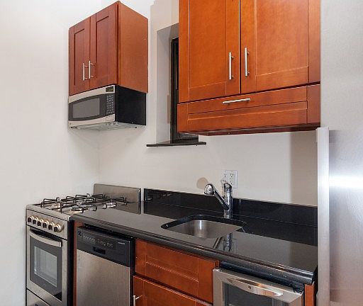 3rd image of 230 E 32nd St APT 2B