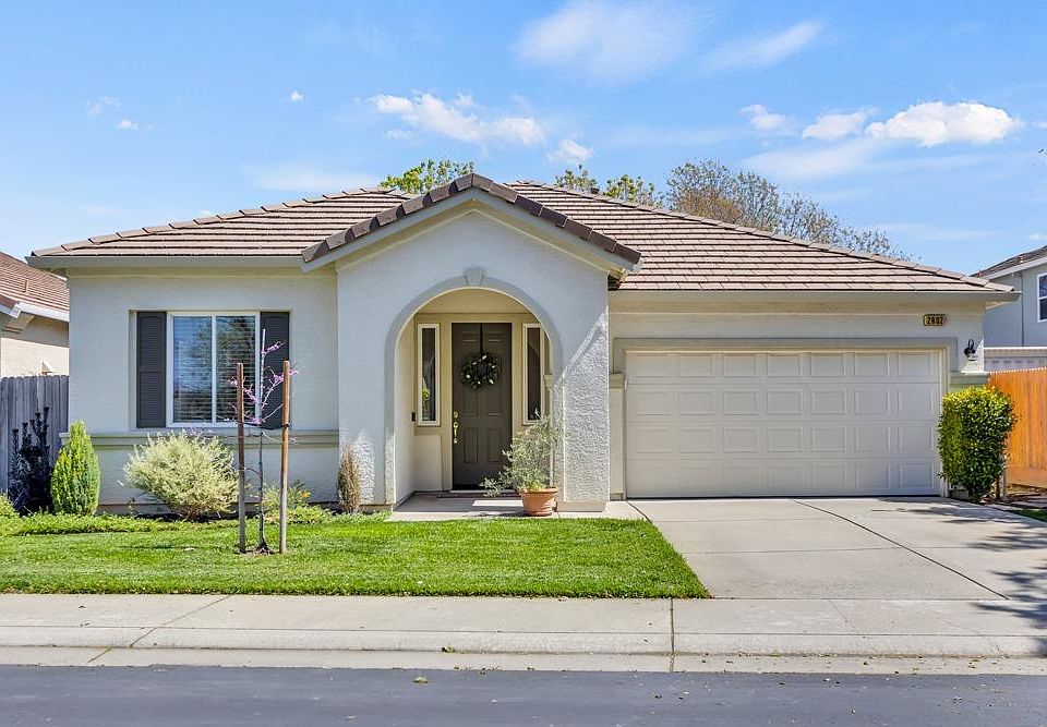 1st image of 2802 Roseau Way