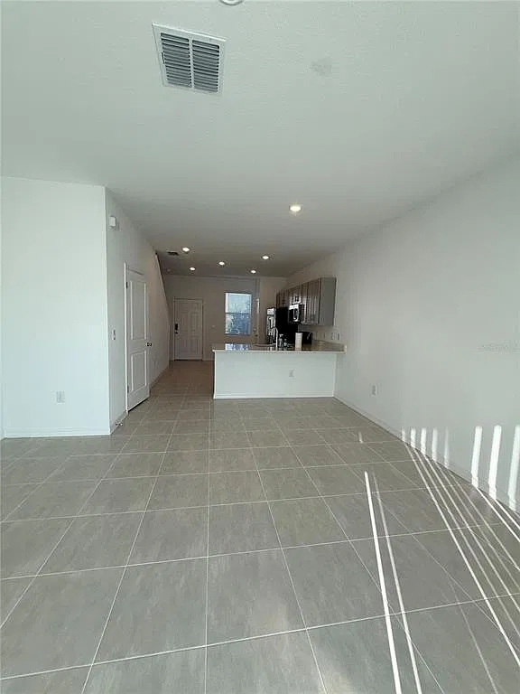 2 bed, 2.5 bath, 1238 sqft, $2,000 — Photo 2