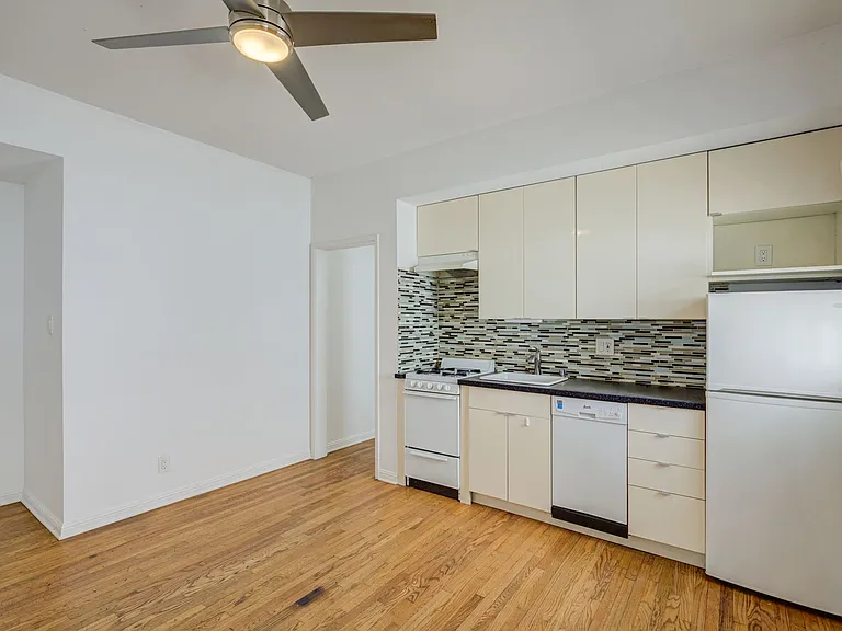 963 N Doheny Dr — Photo 9