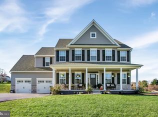 16 Greenview Dr, Shrewsbury, PA 17361