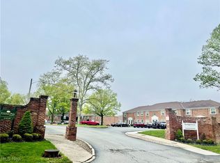 13 Charleston Sq, Cleveland, OH 44143