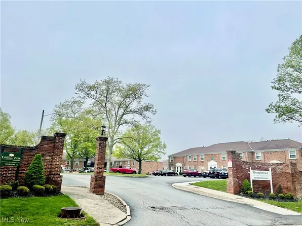 13 Charleston Sq, Cleveland, OH 44143