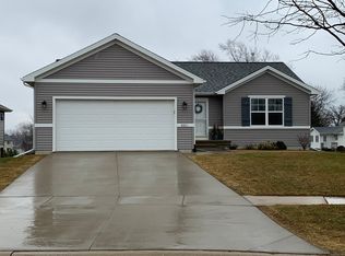 6021 Ridgewood Meadows Ln NE, Cedar Rapids, IA 52411