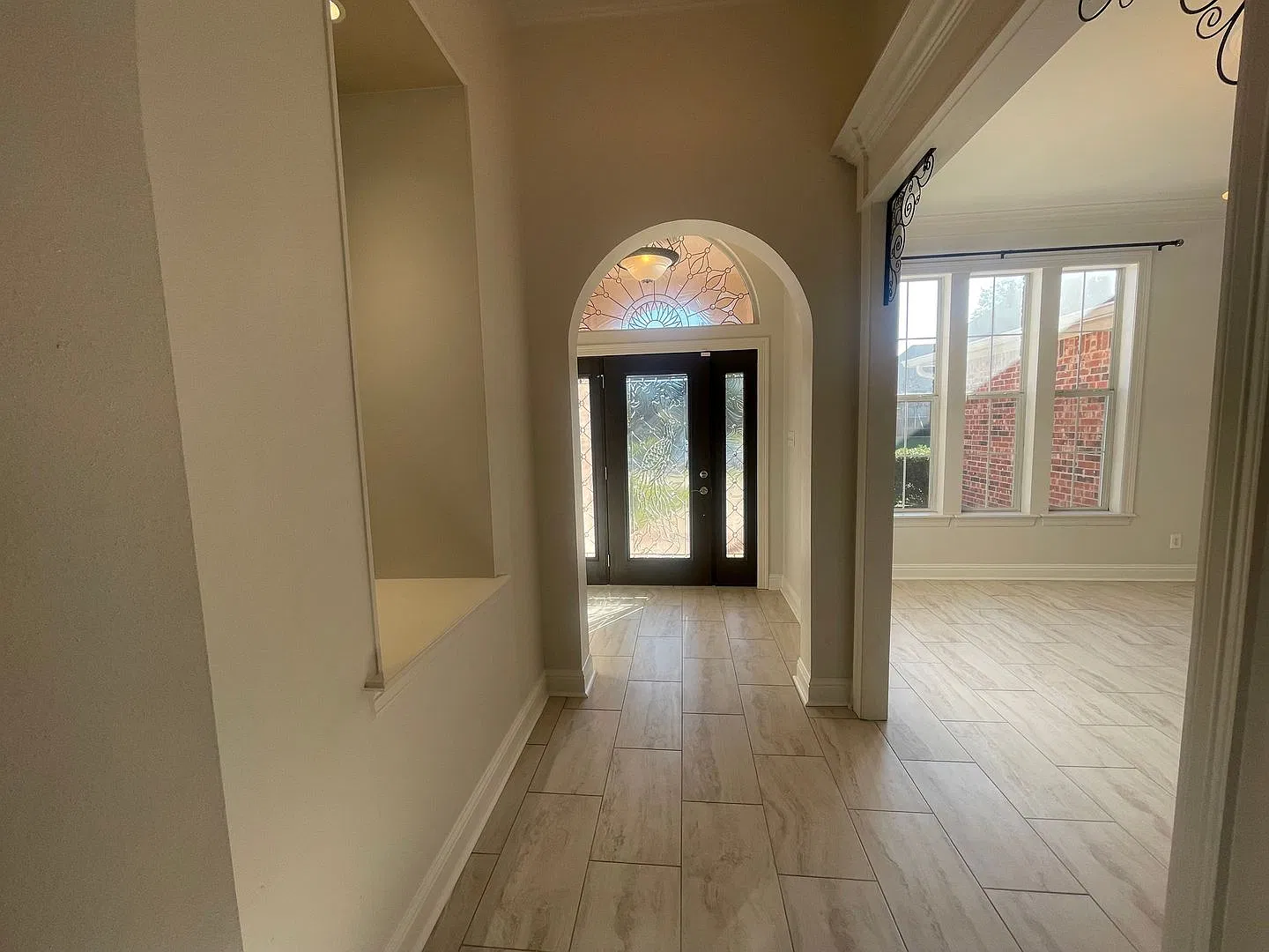 Stunning Gated Home Located in Brunswick Place — Photo 2