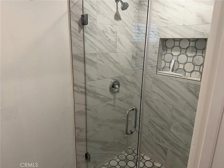 511 Mariposa Ave — Photo 17