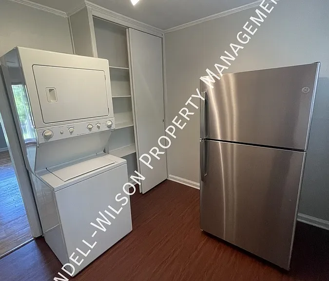 2221 Bernard St — Photo 4