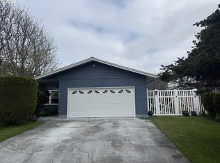 870 12th St SW, Bandon, OR 97411