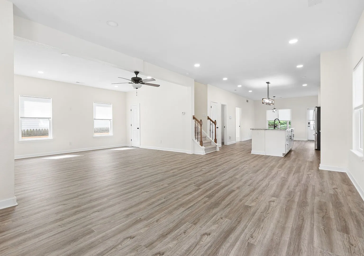 Hampton- 6 beds- Move in Now — Photo 3