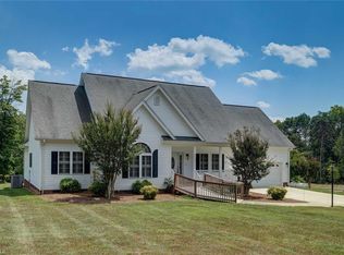 3041 Country Ln, Reidsville, NC 27320