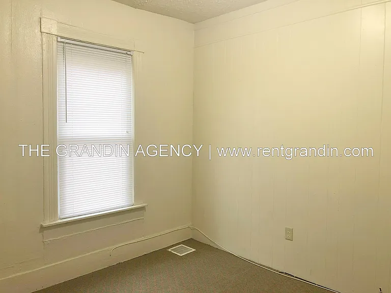 922 12th St SE #A — Photo 12