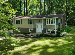 4664 Beards School Rd, Spring Grove, PA 17362