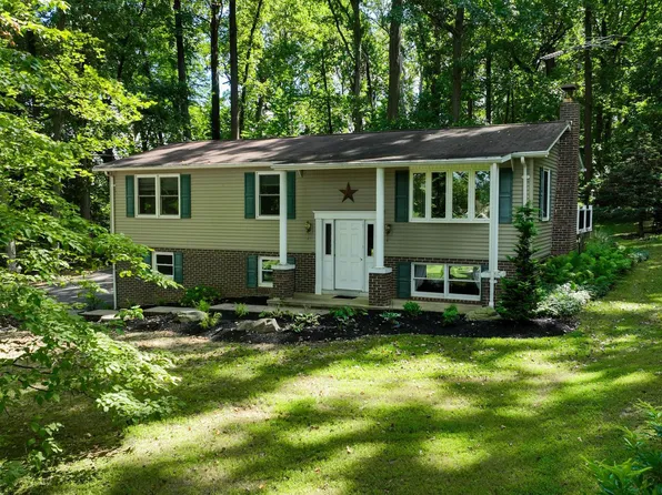 4664 Beards School Rd, Spring Grove, PA 17362