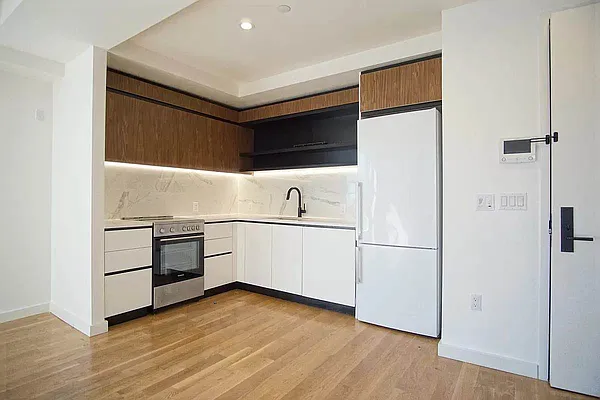 Rented by Artur Gutman, LREB | media 42