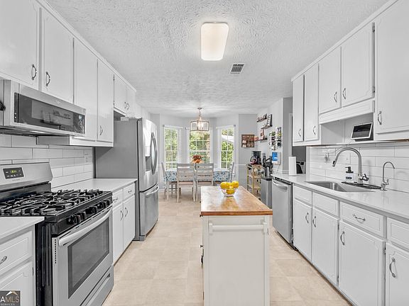 2nd image of 215 Clearview Cir