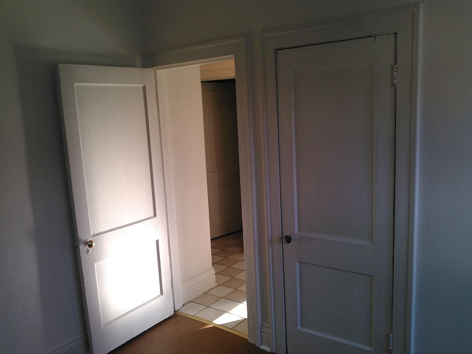 from br2 with closet to hall